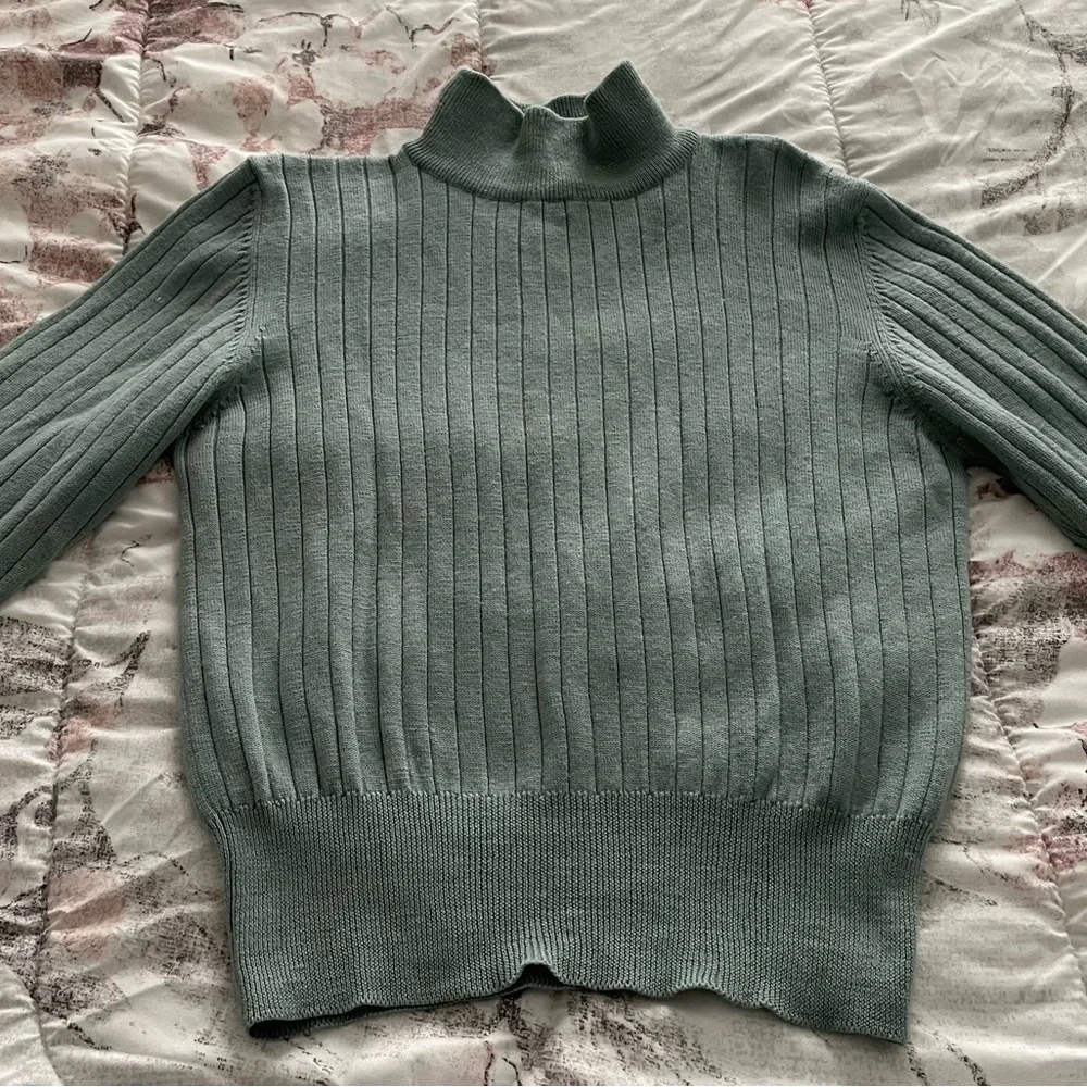 Vintage Valerie Stevens 100% merino wool baby blue ribbed turtleneck sweater PM